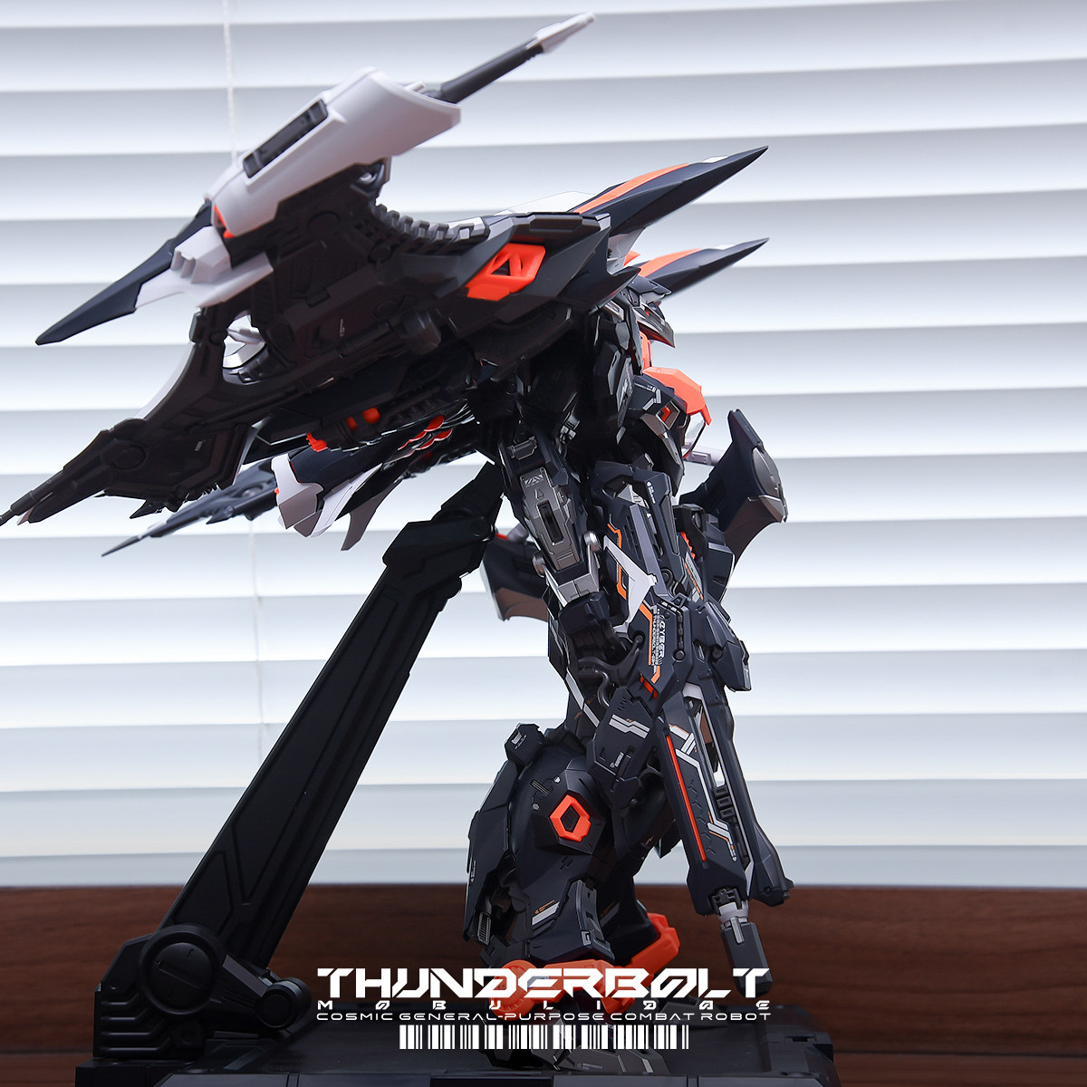 INERA Infinite Line UMD Series - Fenrir Model Kit In Era reseña y precio
